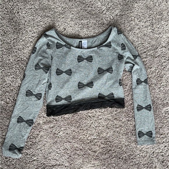 H&M Tops - H&M Divided Long Sleeve Crop Top Gray Black Bow tie Lace Small